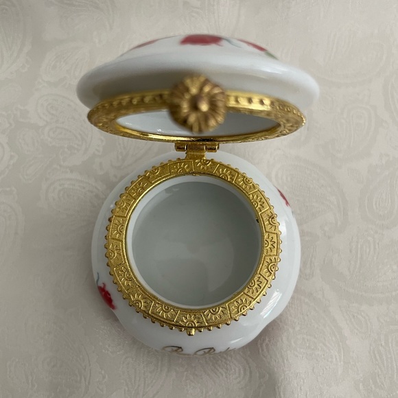 Vintage Ben Bridge Red Roses Porcelain Ring Holder/Trinket Box - Picture 7 of 10